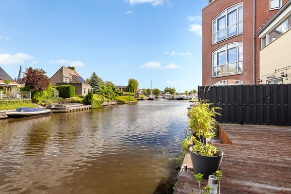Foto - Verkocht onder voorbehoud: wonen aan het water met luxe, rust en een eigen aanlegsteiger!